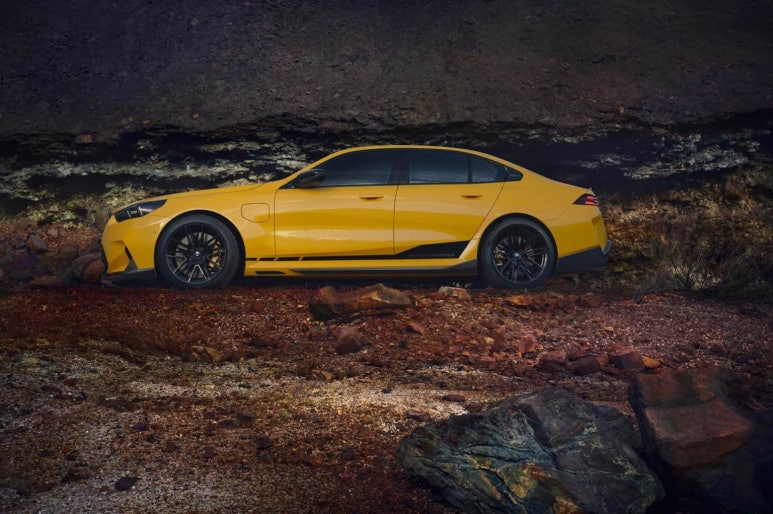 bmw m5 m 세단 투어링 카본 파츠 퍼포먼스 패키지 옵션 디자인 출시 괴물