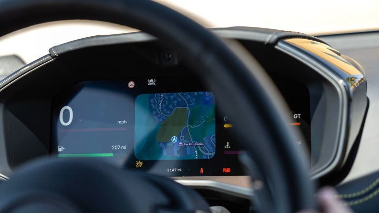 애스턴마틴 카플레이 욽트라 애플 출시 최초 혁신 다국어 지원 os 테스트 DBX 707