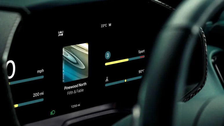 애스턴마틴 카플레이 욽트라 애플 출시 최초 혁신 다국어 지원 os 테스트 DBX 707