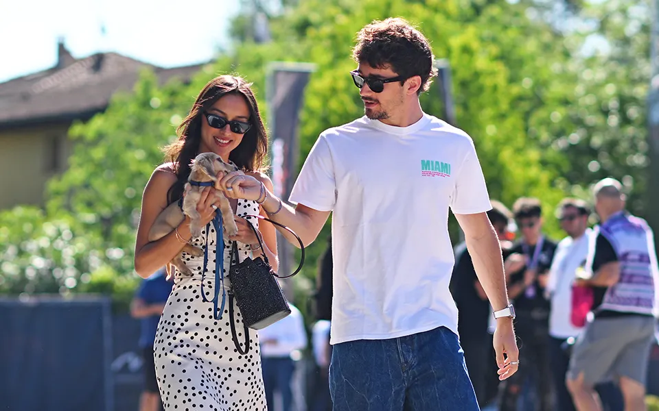 F1 star Charles Leclerc gets engaged to his sweetheart Alexandra... "Mr². & Mrs. Leclerc" 1 f1 드라이버 페라리 스타 샤를르클레르 약혼 발표 연인 반려견