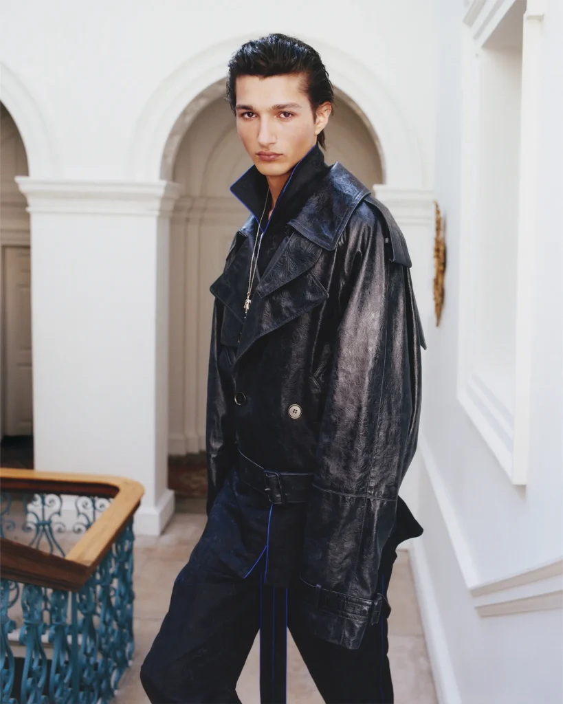 버버리 2025 겨울 캠페인 'A Grand Escape': 영국의 낭만을 입다 1 버버리 fw 겨울 아웃터 낭만 영국 패션 명품 럭셔리 헤리티지 브라이들백