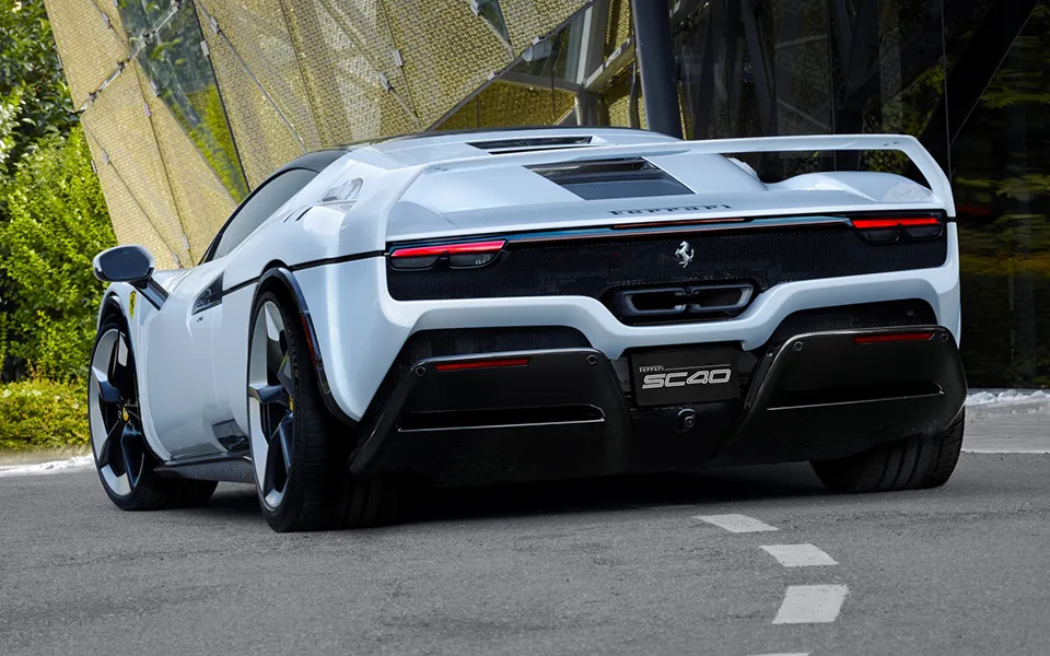 F40의 영혼을 입다: 페라리, 새로운 원오프 모델 'SC40' 공개 2 페라리 슈퍼카 레전드 f40 sc40 전설 귀환 원오프 모델 단한대