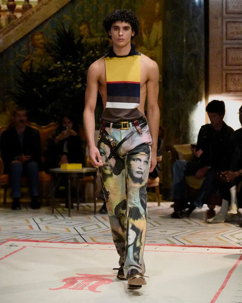 베르사체 컬렋션 데뷔 디자이너 다리오비탈레 명품