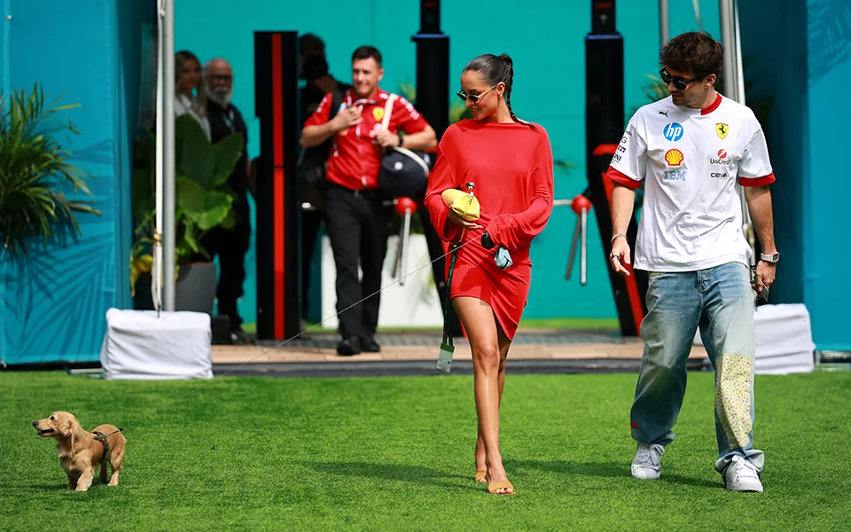 F1 star Charles Leclerc gets engaged to his sweetheart Alexandra... "Mr². & Mrs. Leclerc" 3 f1 드라이버 페라리 스타 샤를르클레르 약혼 발표 연인 반려견