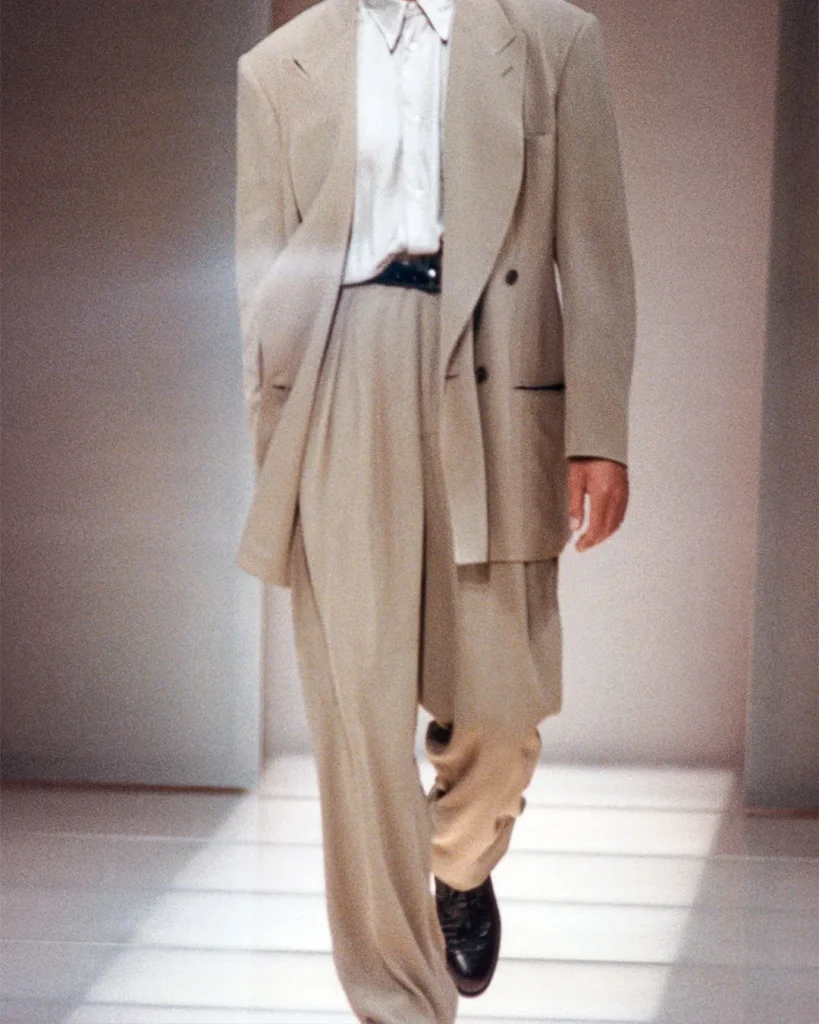 giorgio Armani and his legacy of timeless elegance 7 패션 아르마니 조르지오 유산 우아함 디자이너 디자인 패션 명품 럭셔리 미니멀리즘 혁명가 수트