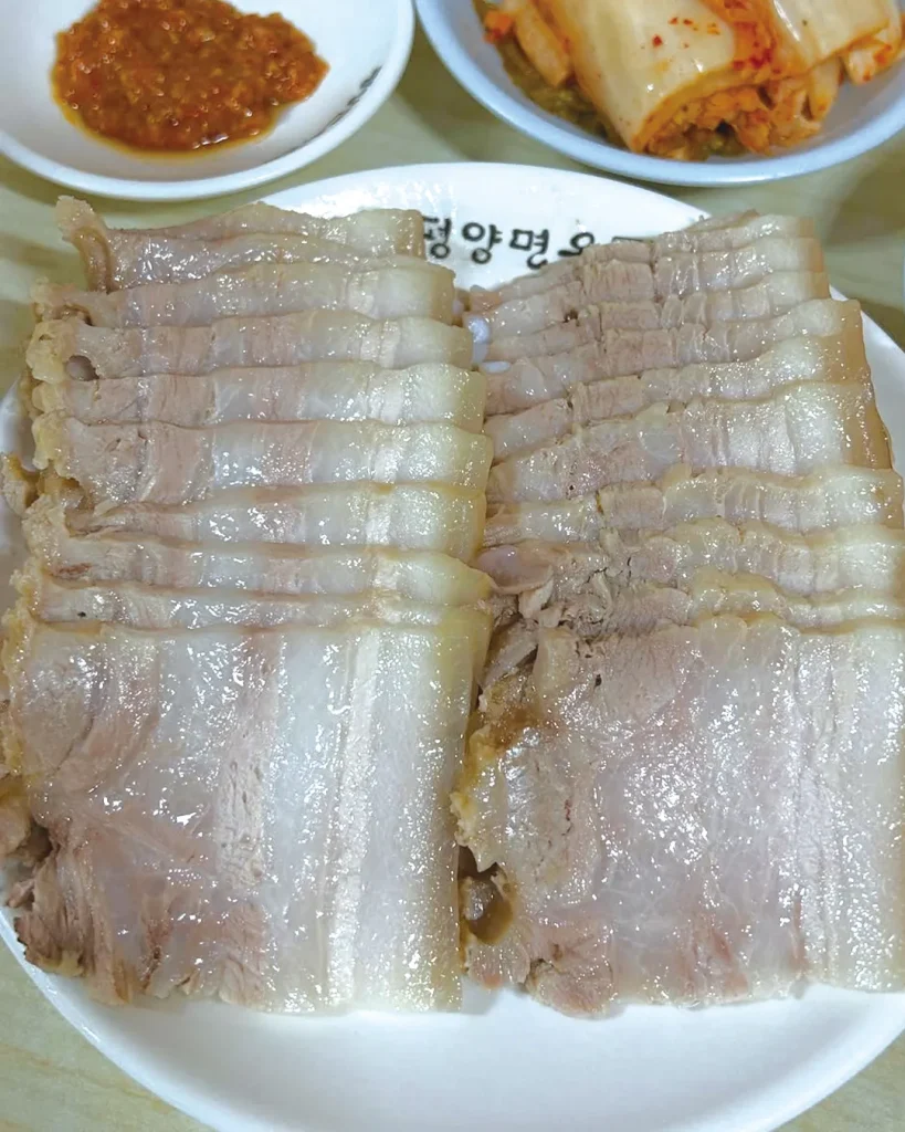 연휴가 끝난 식탁을 위하여: 허전함을 달래줄 따뜻한 밥상 6 6 연휴 명절 겨울 밥상 맛집 핫플 한국 대한민국 k푸드