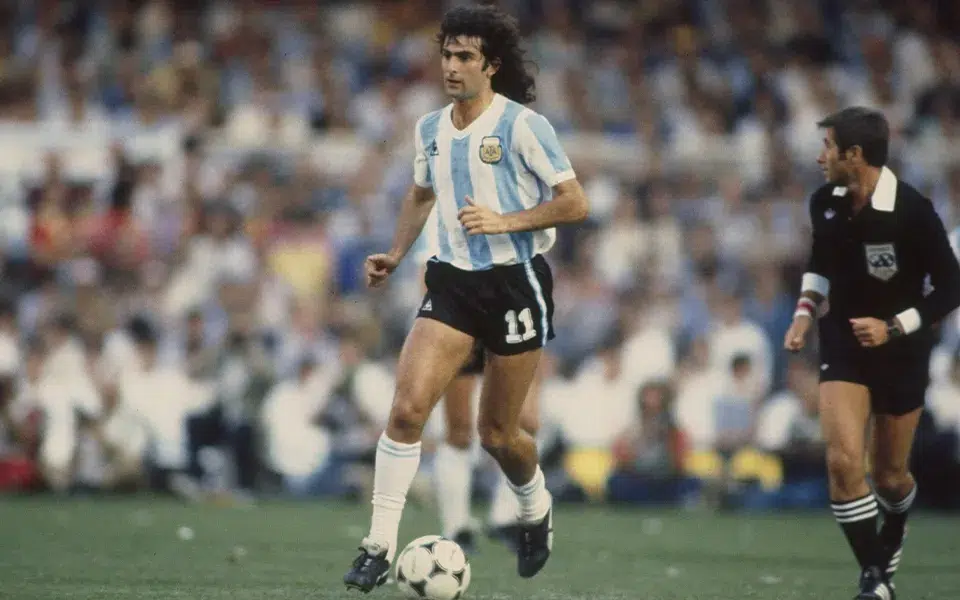 펠레의 시대에서 메시의 대관식까지: 아디다스 월드컵 공인구 50년의 역사 4 축구 축구공 공인구 아디다스 월드컵 펠레 상징 디자인 혁신 기술