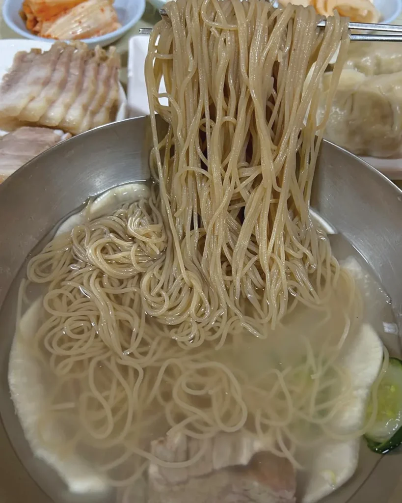 연휴가 끝난 식탁을 위하여: 허전함을 달래줄 따뜻한 밥상 6 7 연휴 명절 겨울 밥상 맛집 핫플 한국 대한민국 k푸드