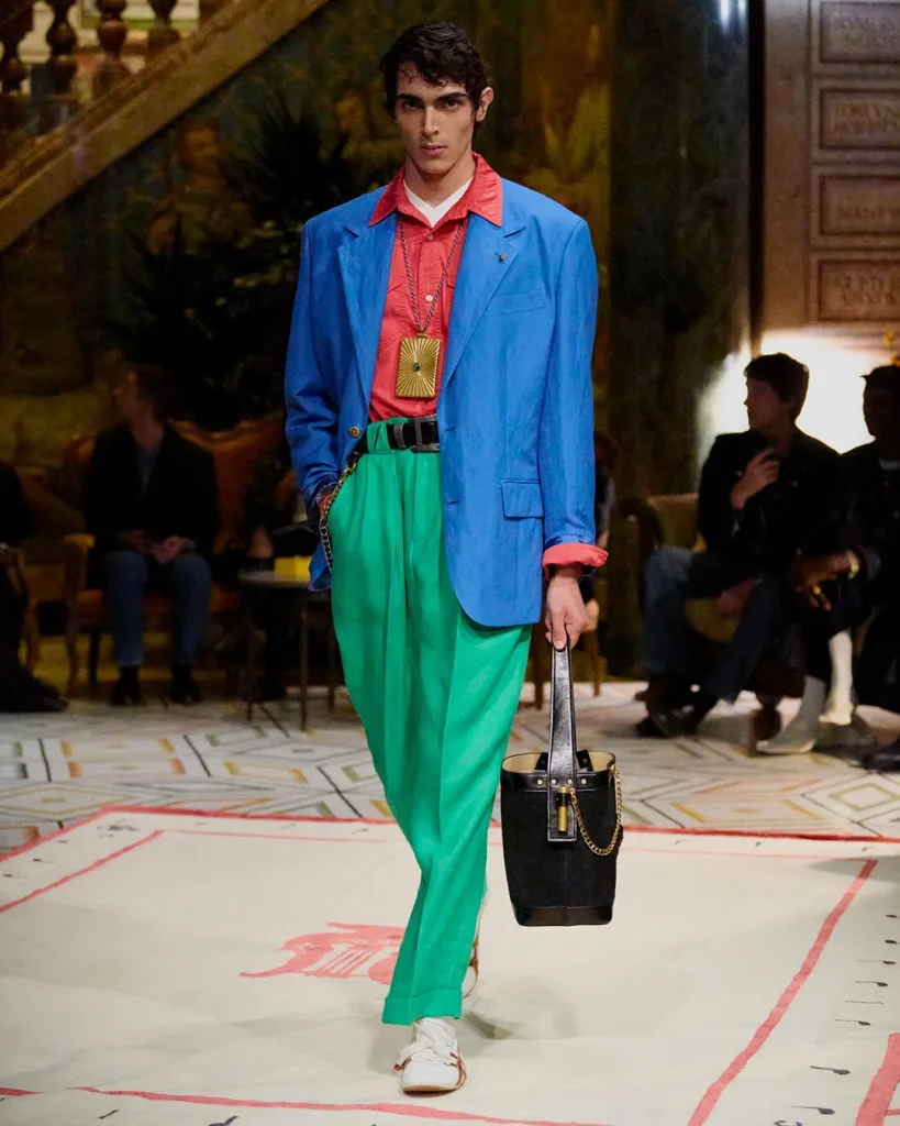 베르사체 컬렋션 데뷔 디자이너 다리오비탈레 명품