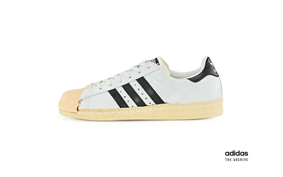 시대를 관통하는 아이콘: 아디다스 오리지널스, '슈퍼스타'의 새로운 이야기 7 아디다스 슈퍼스타 아이콘 디자인 패션 독일 역사 스타일 월드스타 제니 사무엘잭슨 가브리엘 타조토치다운 앤서니에드워즈