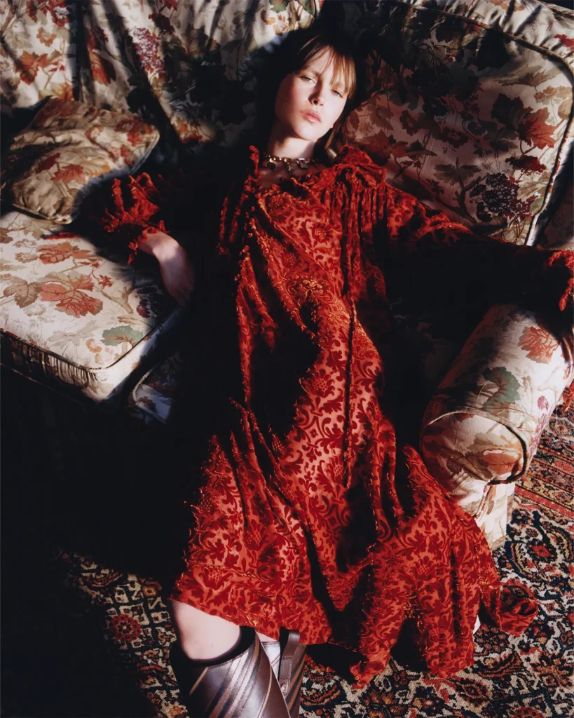 버버리 2025 겨울 캠페인 'A Grand Escape': 영국의 낭만을 입다 7 버버리 fw 겨울 아웃터 낭만 영국 패션 명품 럭셔리 헤리티지 브라이들백