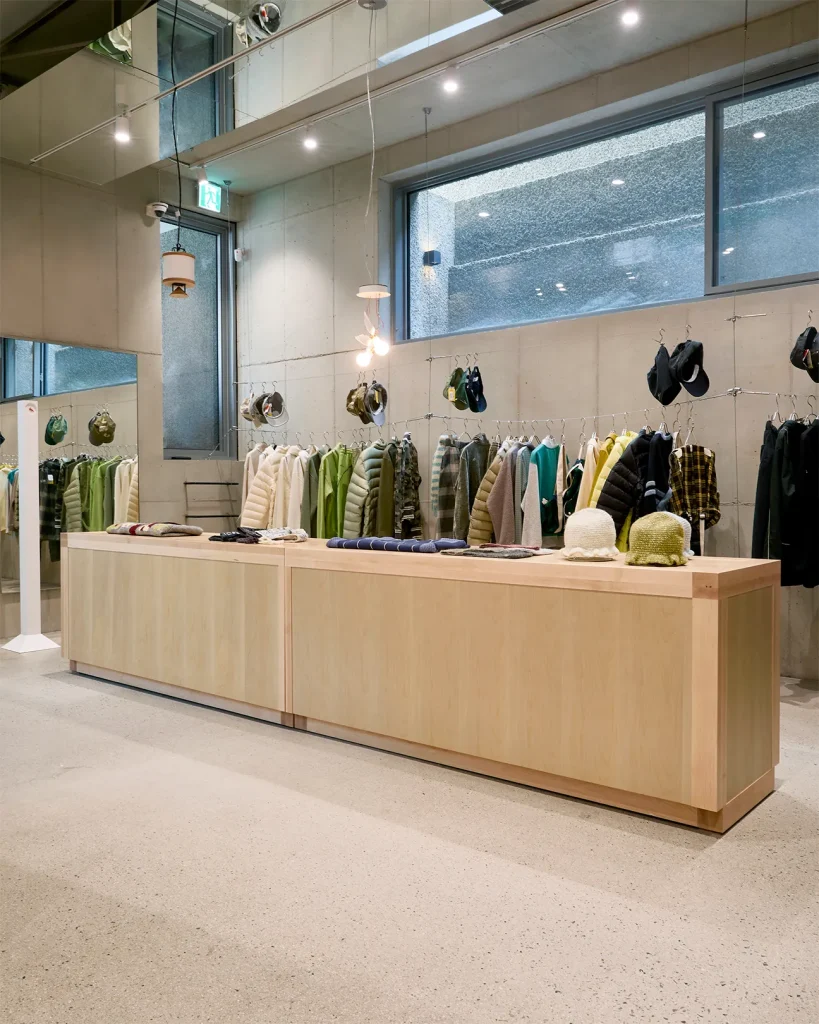 가을 나들이 지도: 지난달 서울에 새로 문을 연 브랜드 스토어 9 9 패션 옷 브랜드 오픈 리뉴얼 스토어 서울 핫플