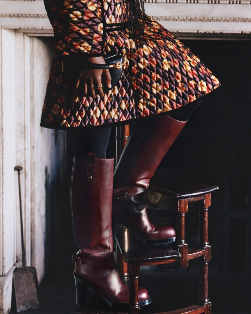 버버리 2025 겨울 캠페인 'A Grand Escape': 영국의 낭만을 입다 8 버버리 fw 겨울 아웃터 낭만 영국 패션 명품 럭셔리 헤리티지 브라이들백