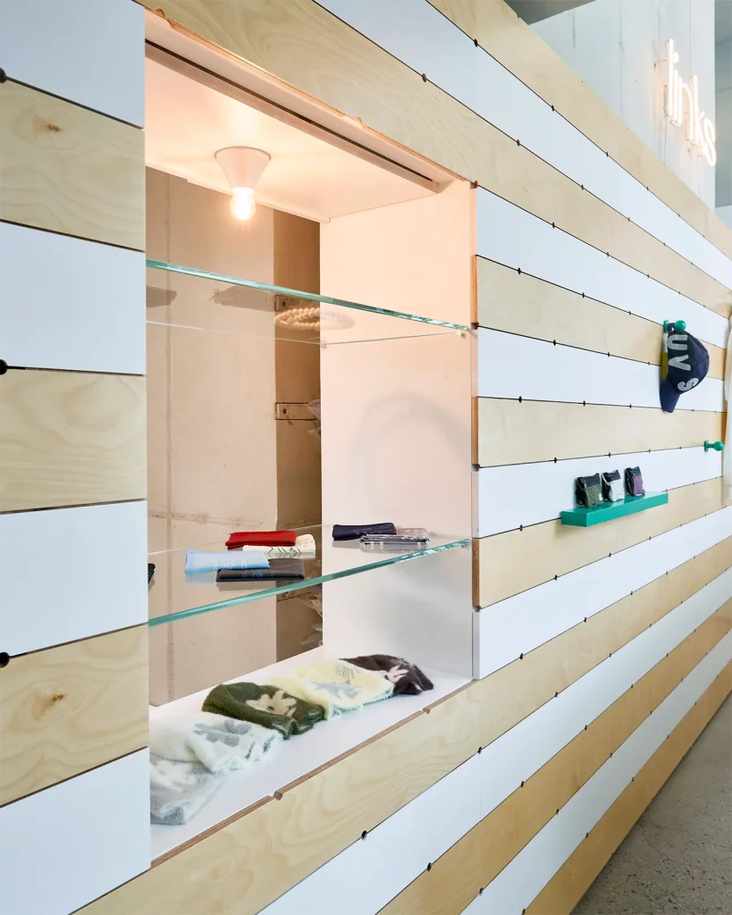 가을 나들이 지도: 지난달 서울에 새로 문을 연 브랜드 스토어 9 10 패션 옷 브랜드 오픈 리뉴얼 스토어 서울 핫플