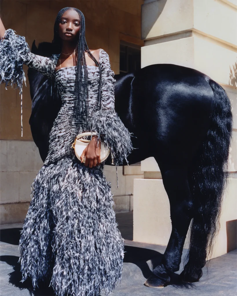 버버리 2025 겨울 캠페인 'A Grand Escape': 영국의 낭만을 입다 17 버버리 fw 겨울 아웃터 낭만 영국 패션 명품 럭셔리 헤리티지 브라이들백