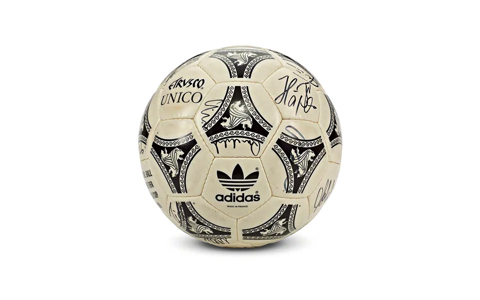 펠레의 시대에서 메시의 대관식까지: 아디다스 월드컵 공인구 50년의 역사 9 축구 축구공 공인구 아디다스 월드컵 펠레 상징 디자인 혁신 기술