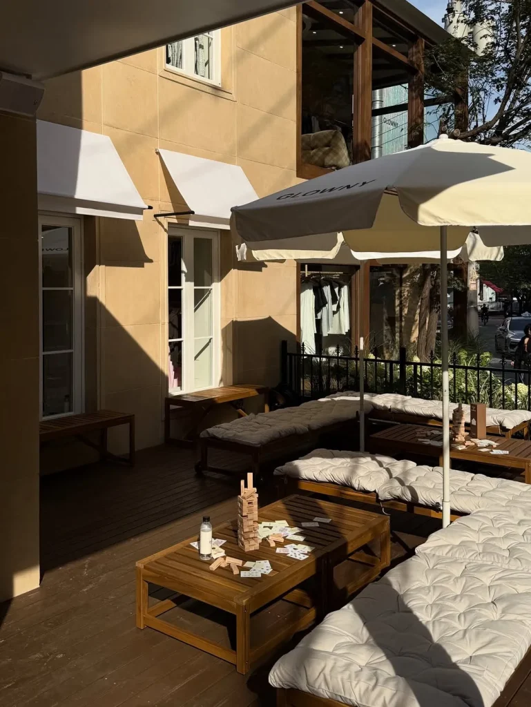 가을 나들이 지도: 지난달 서울에 새로 문을 연 브랜드 스토어 9 12 패션 옷 브랜드 오픈 리뉴얼 스토어 서울 핫플