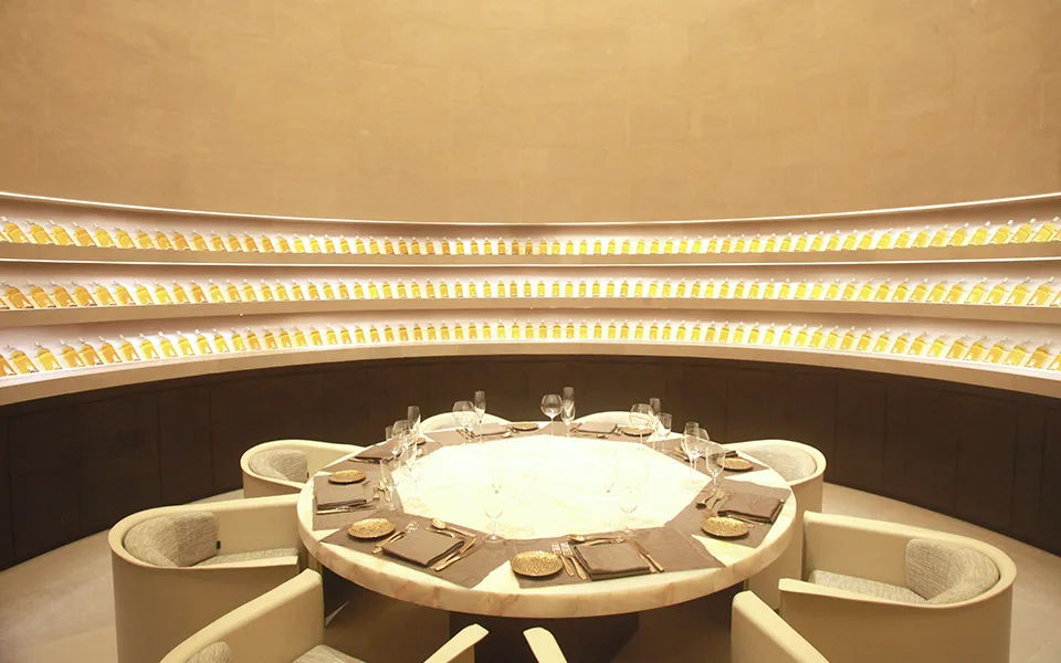 giorgio Armani and his legacy of timeless elegance 12 패션 아르마니 조르지오 유산 우아함 디자이너 디자인 패션 명품 럭셔리 미니멀리즘 혁명가 수트