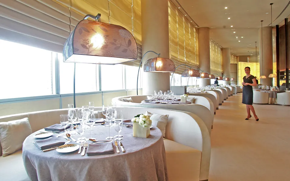 giorgio Armani and his legacy of timeless elegance 13 패션 아르마니 조르지오 유산 우아함 디자이너 디자인 패션 명품 럭셔리 미니멀리즘 혁명가 수트