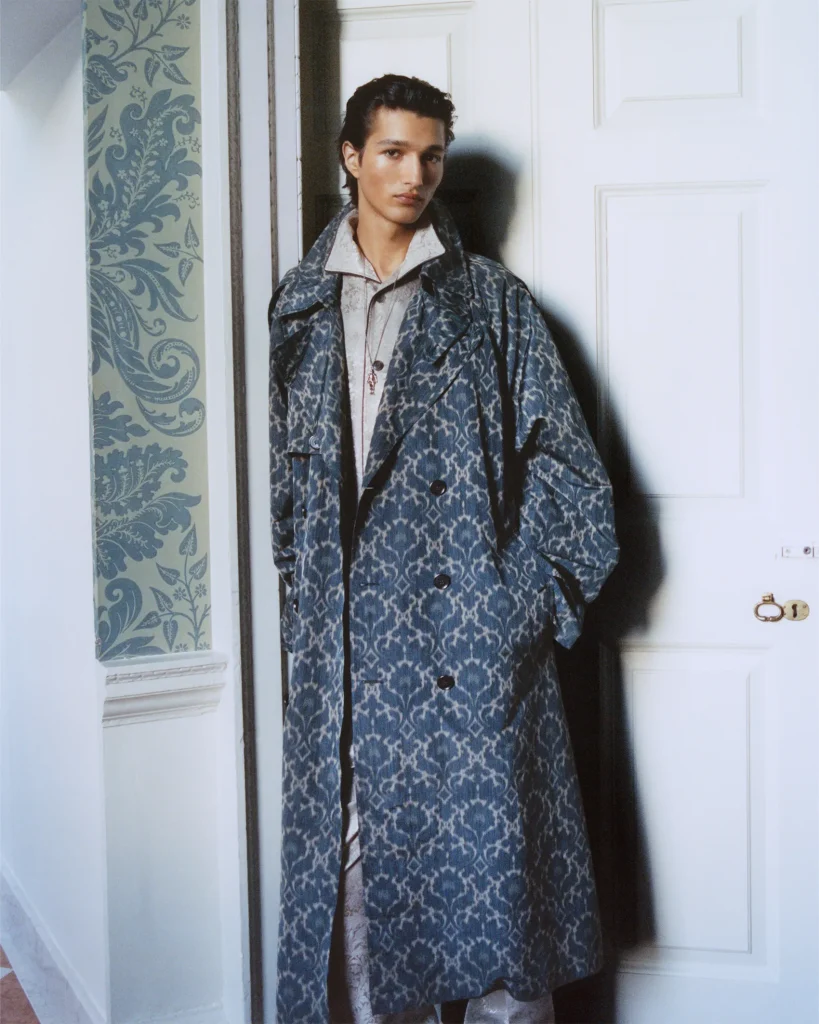 버버리 2025 겨울 캠페인 'A Grand Escape': 영국의 낭만을 입다 11 버버리 fw 겨울 아웃터 낭만 영국 패션 명품 럭셔리 헤리티지 브라이들백