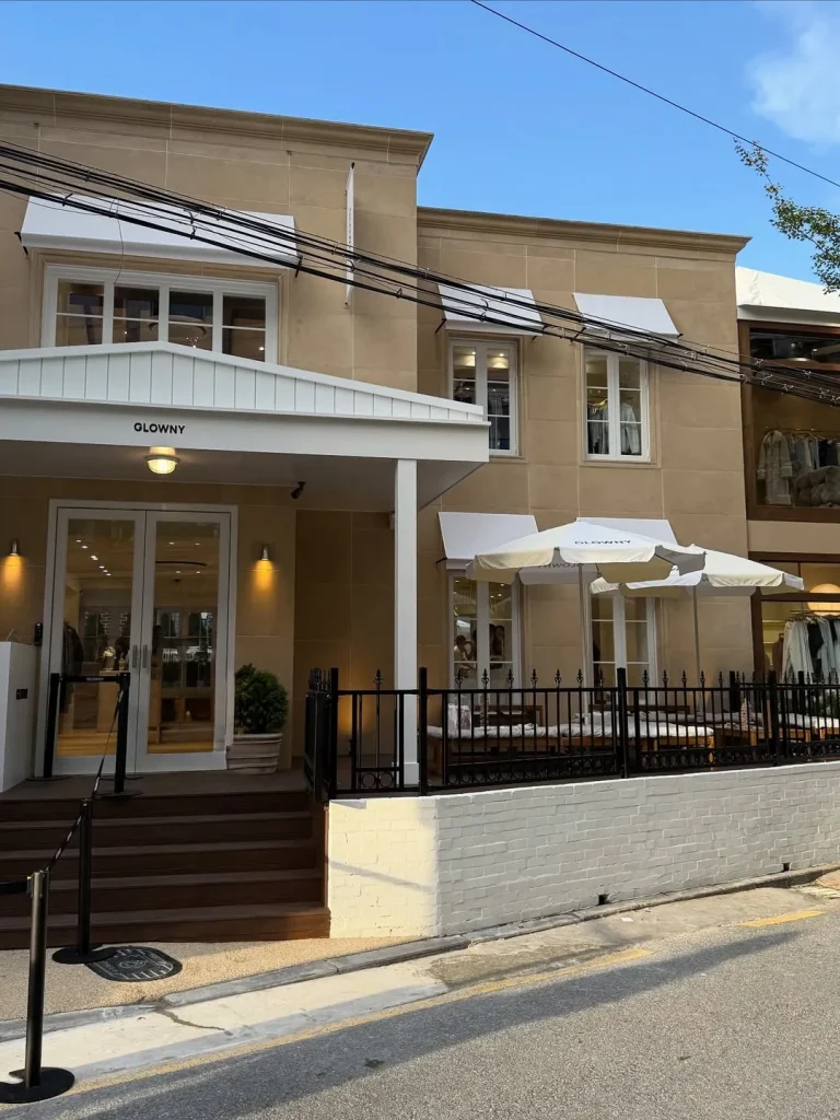 가을 나들이 지도: 지난달 서울에 새로 문을 연 브랜드 스토어 9 16 패션 옷 브랜드 오픈 리뉴얼 스토어 서울 핫플