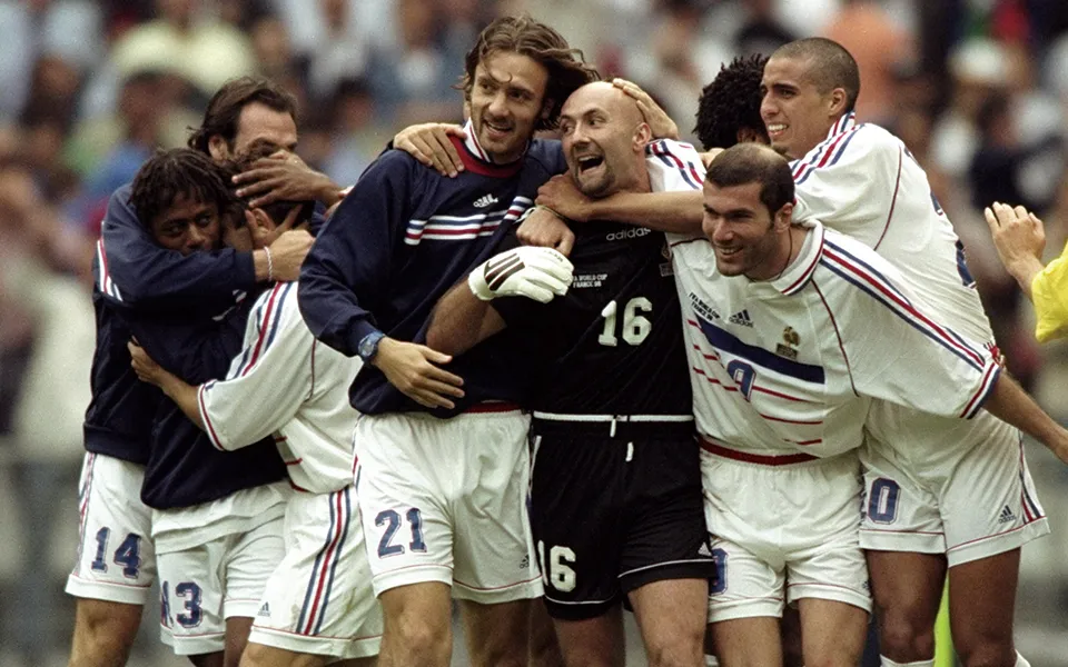 펠레의 시대에서 메시의 대관식까지: 아디다스 월드컵 공인구 50년의 역사 14 축구 축구공 공인구 아디다스 월드컵 펠레 상징 디자인 혁신 기술