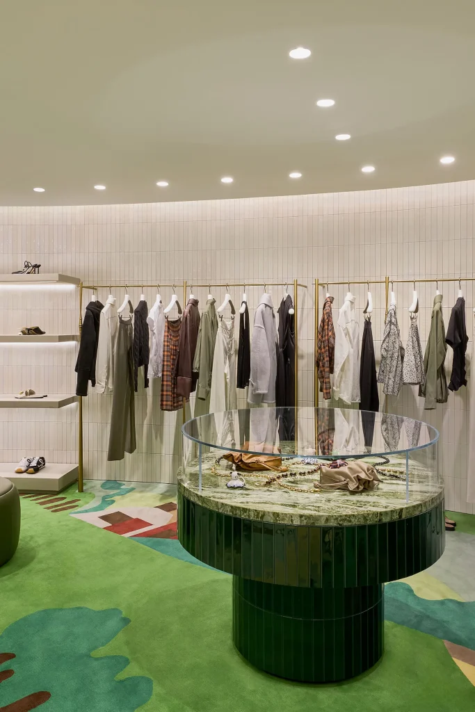 가을 나들이 지도: 지난달 서울에 새로 문을 연 브랜드 스토어 9 18 패션 옷 브랜드 오픈 리뉴얼 스토어 서울 핫플