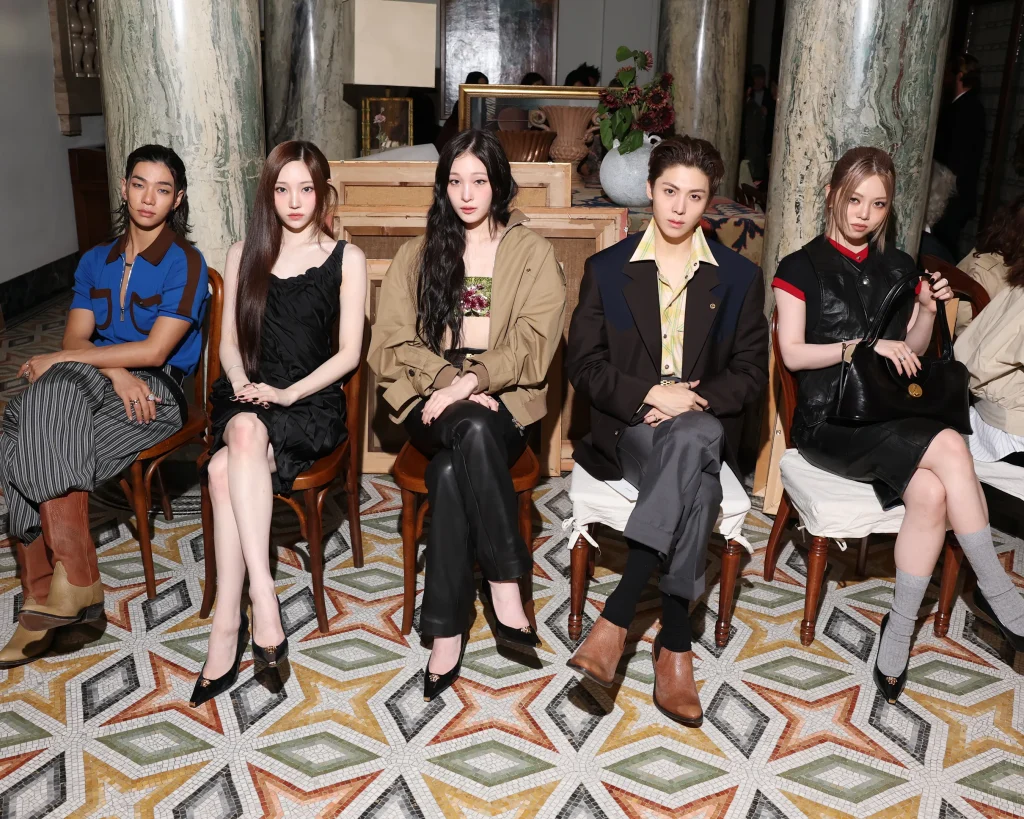 베르사체 컬렋션 데뷔 디자이너 다리오비탈레 명품