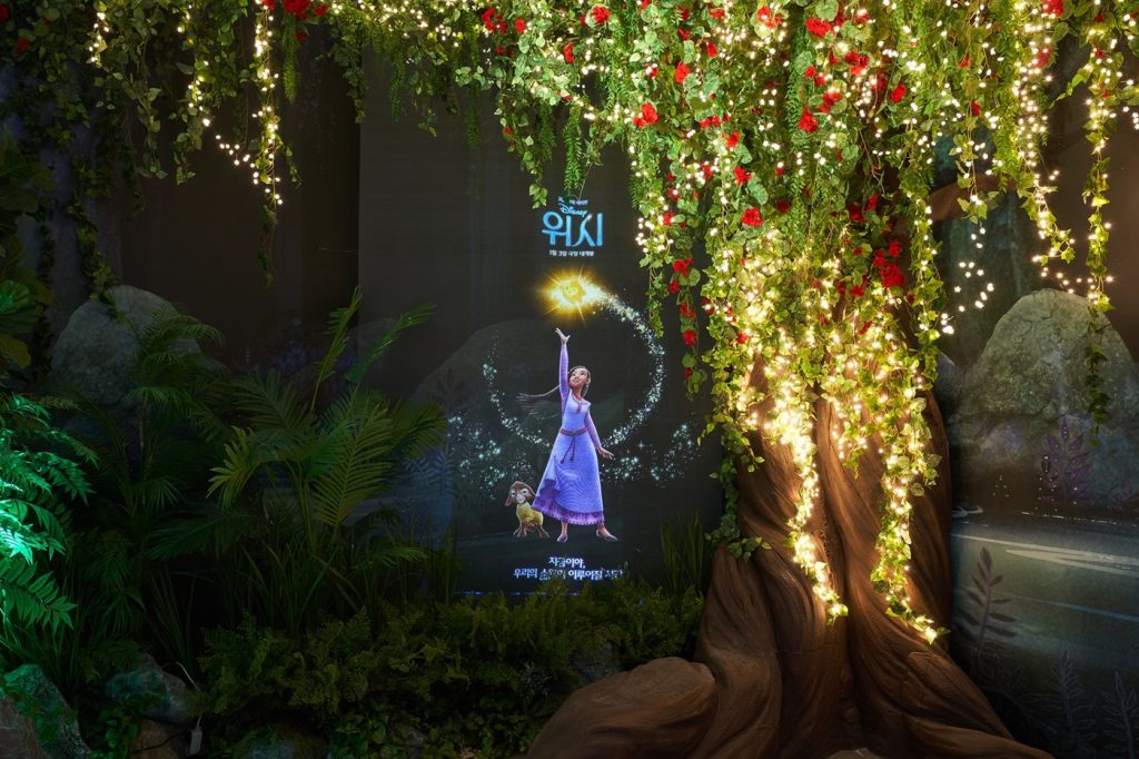 디즈니 100주년 팝업 <하우스 오브 위시>: 성수에서 만나는 마법 같은 순간 2 디즈니 100주년 성수 팝업 공연 기념 하우스오브위시 누디트 애니메이션