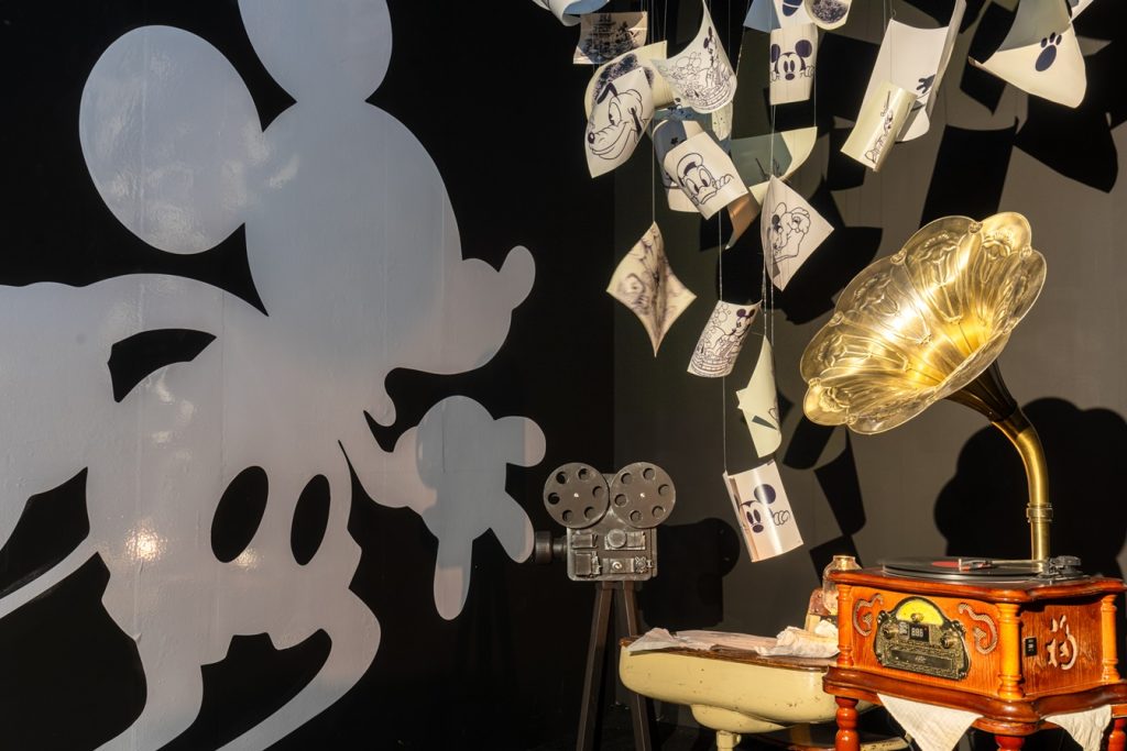 디즈니 100주년 팝업 <하우스 오브 위시>: 성수에서 만나는 마법 같은 순간 3 디즈니 100주년 성수 팝업 공연 기념 하우스오브위시 누디트 애니메이션