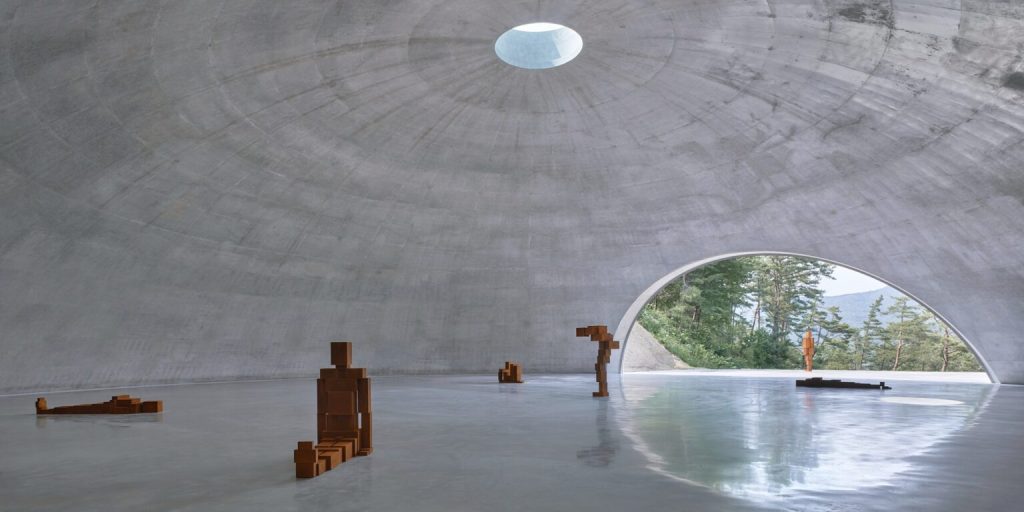 2025 올해의 팝업과 전시: '뾰족한 팬덤'이 만든 오프라인 공간들 8 전시 팝업 2025 올해 베스트 챈덤 오프라인 공간 감성 컬쳐