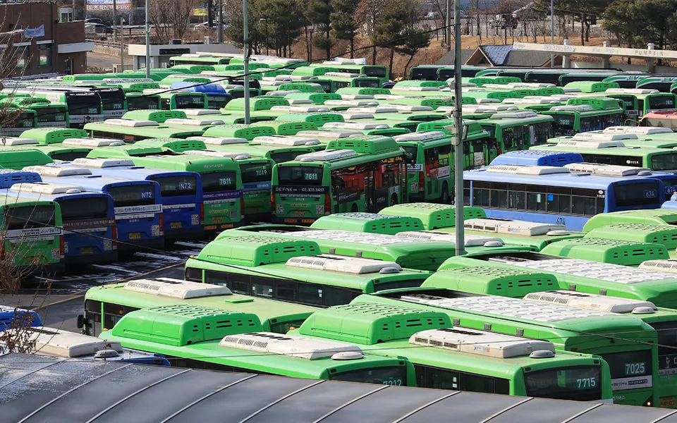 서울 시내버스 파업 종료, 15일 첫차부터 정상 운행 재개 — 시민 불편 해소 1 서울 시내버스 파업 종료 15일 첫차 정상 운행