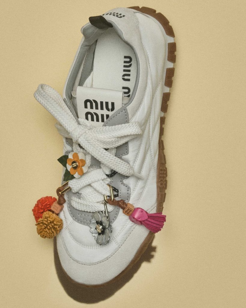 ミュウミュウの新スニーカーラインナップ:プルーム・タイヤ・トリンケット カスタム 4 미우미우 2026 프렐류드 스니커즈 라인업