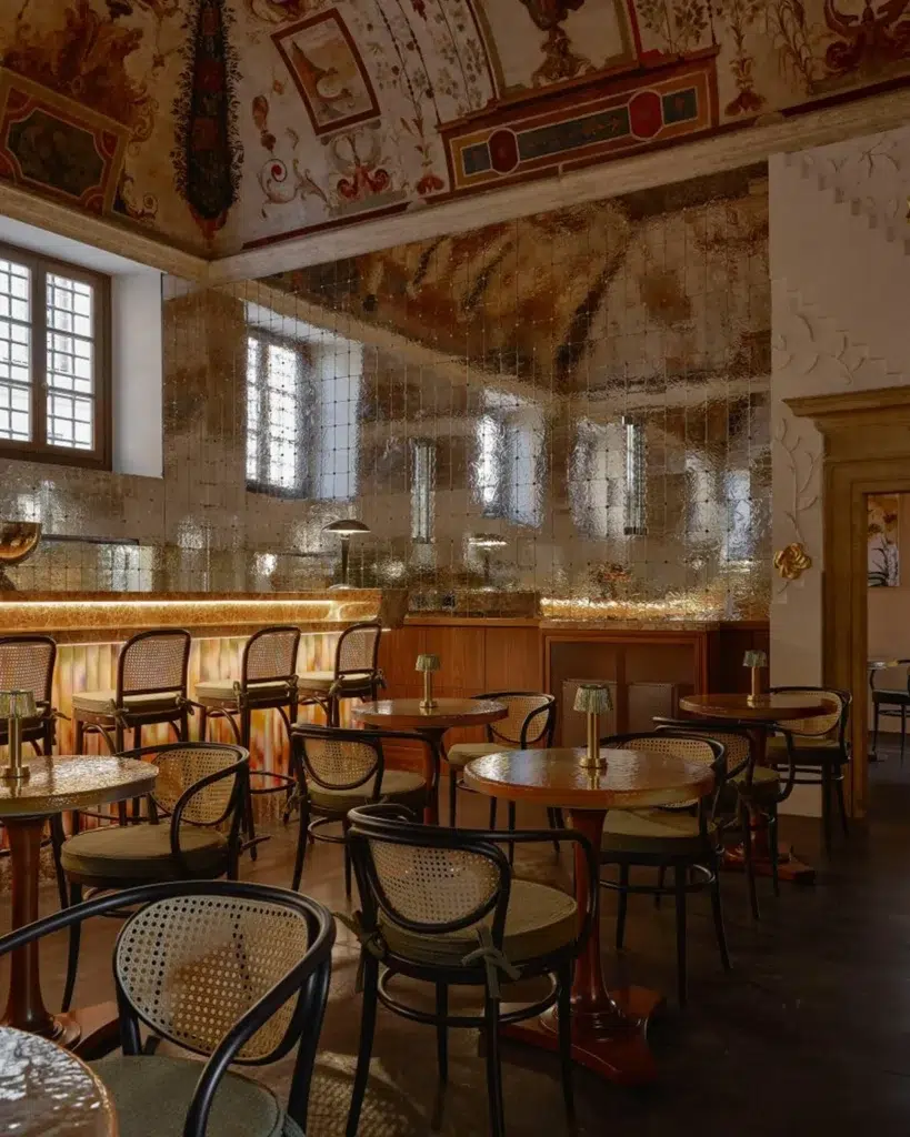 루카 구아다니노 감독이 총괄 연출한 호텔 ‘팔라초 탈리아’가 개관했다 9 루카 구아다니노가 총괄 연출한 로마 호텔 팔라초 탈리아 개관