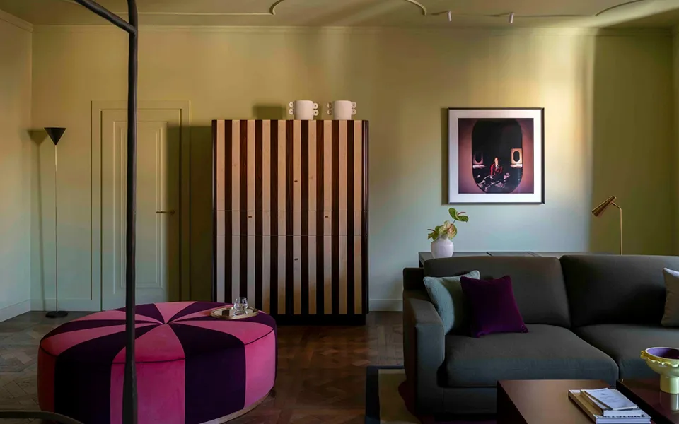 루카 구아다니노 감독이 총괄 연출한 호텔 ‘팔라초 탈리아’가 개관했다 10 루카 구아다니노가 총괄 연출한 로마 호텔 팔라초 탈리아 개관